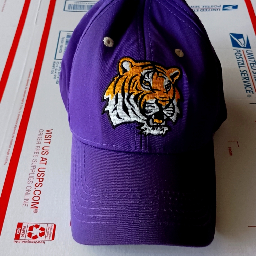 COPY - LSU  Hat $28 OneSz + free Hat